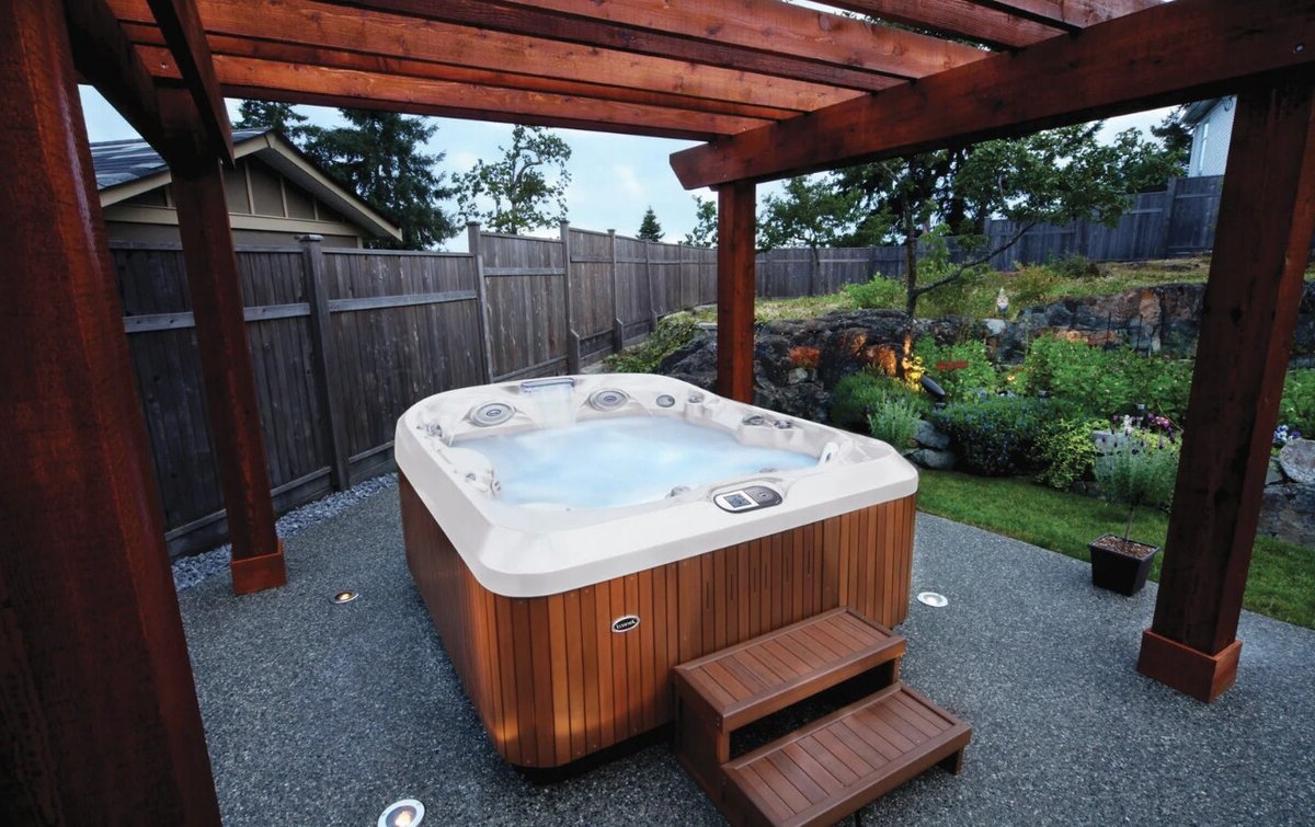 Small energy-efficient hot tub for 3-4 people, ideal for patios